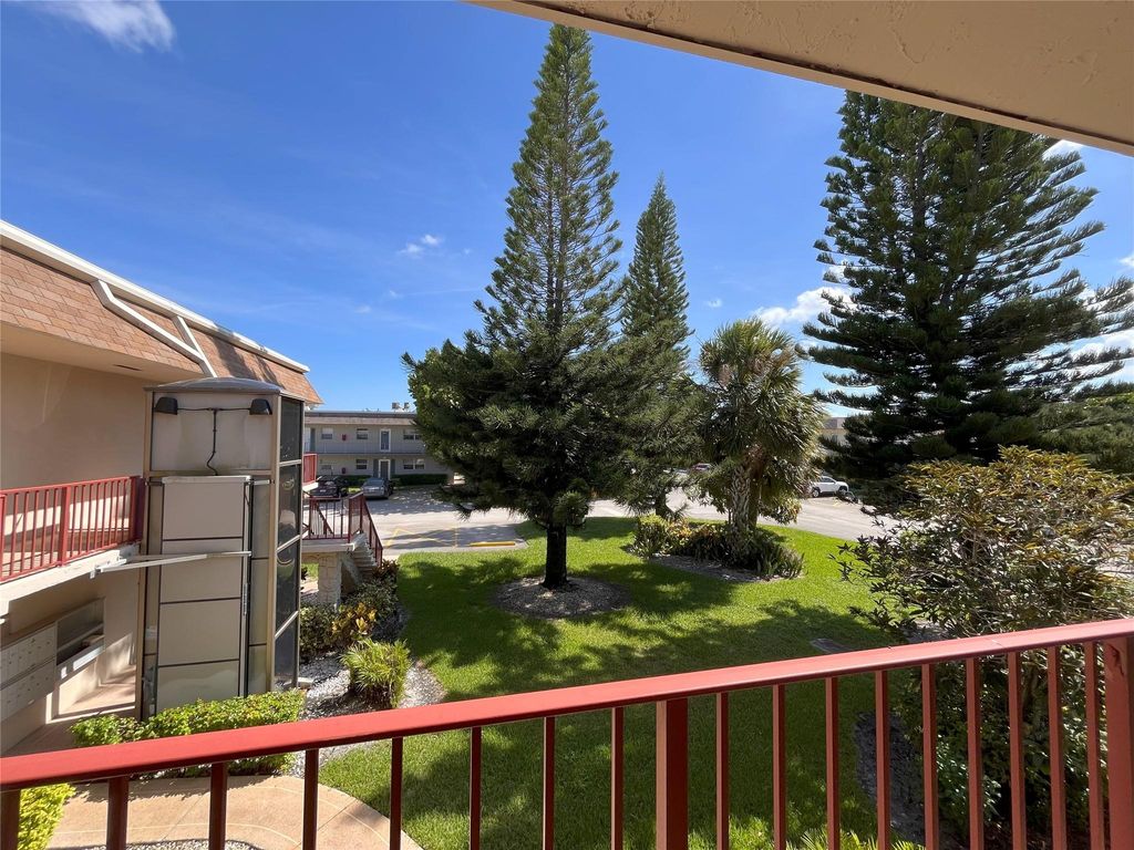 Photo of 212 Oxford 400 #212, West Palm Beach, FL 33417 (MLS # F10541648)