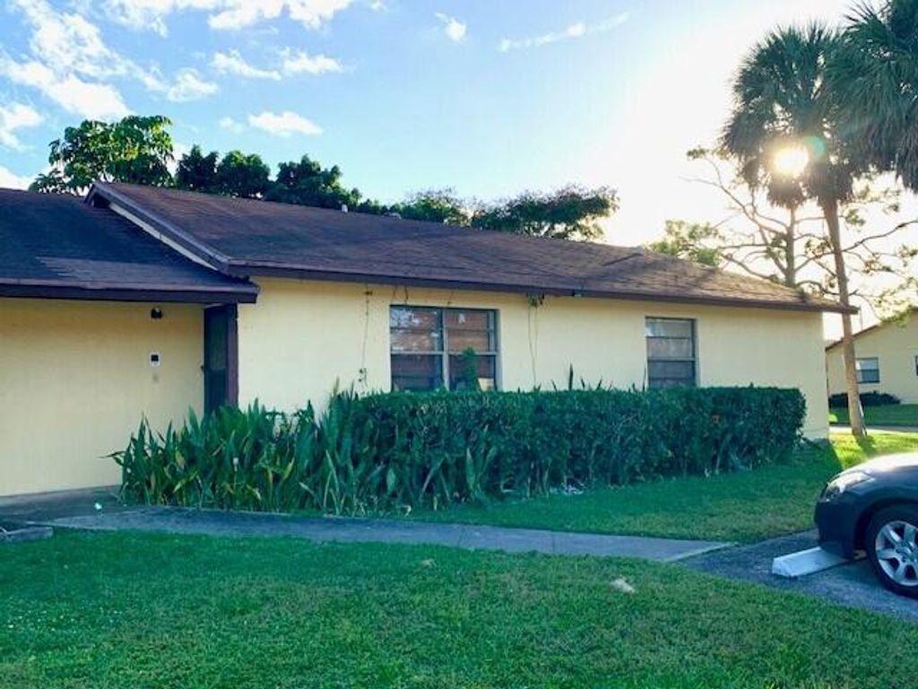 Photo of 468 Glenwood Drive, West Palm Beach, FL 33415 (MLS # R10942537)