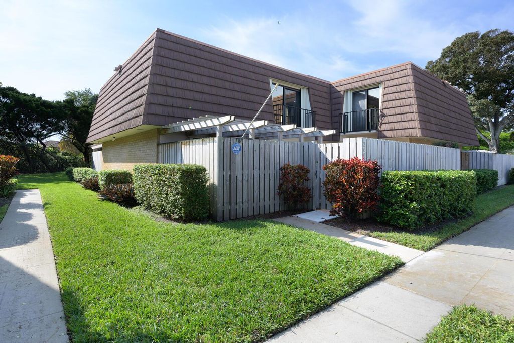 Photo of 2009 20th Lane, Palm Beach Gardens, FL 33418 (MLS # R10945791)