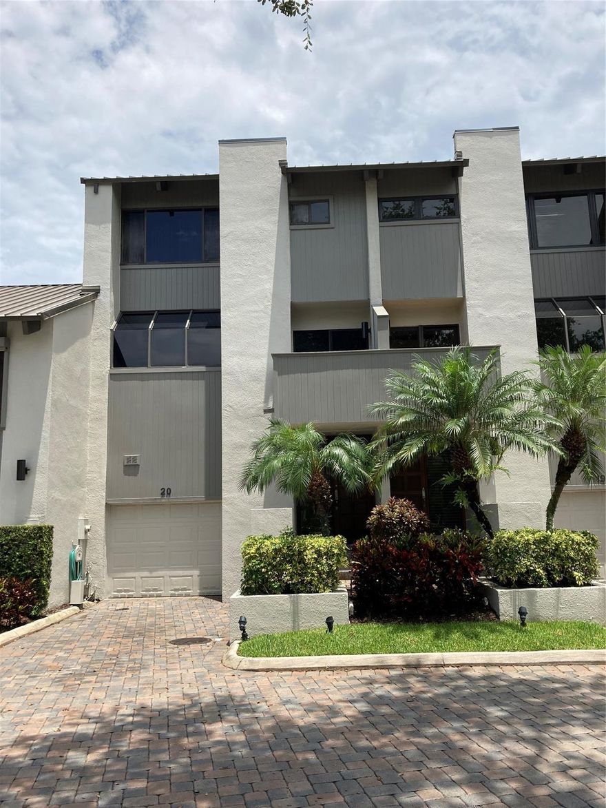 Portside Yacht Club is a boaters paradise w/ ocean access & secluded gated entry. Best Location in Fort Lauderdale mins to ocean! This 3 Bed 3 Bath townhome Includes a deeded dock just steps from your patio that can accommodate a vessel up to a 60ft, shopping, dining & beach all within easy walking distance & Las Olas & airport a few minutes drive away!! Community amenities include a huge heated & cooled pool w/ cabana kitchen/grill/bar area.