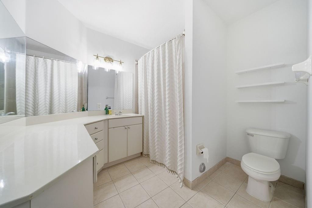 Escada 174-84 B - Residential Lease