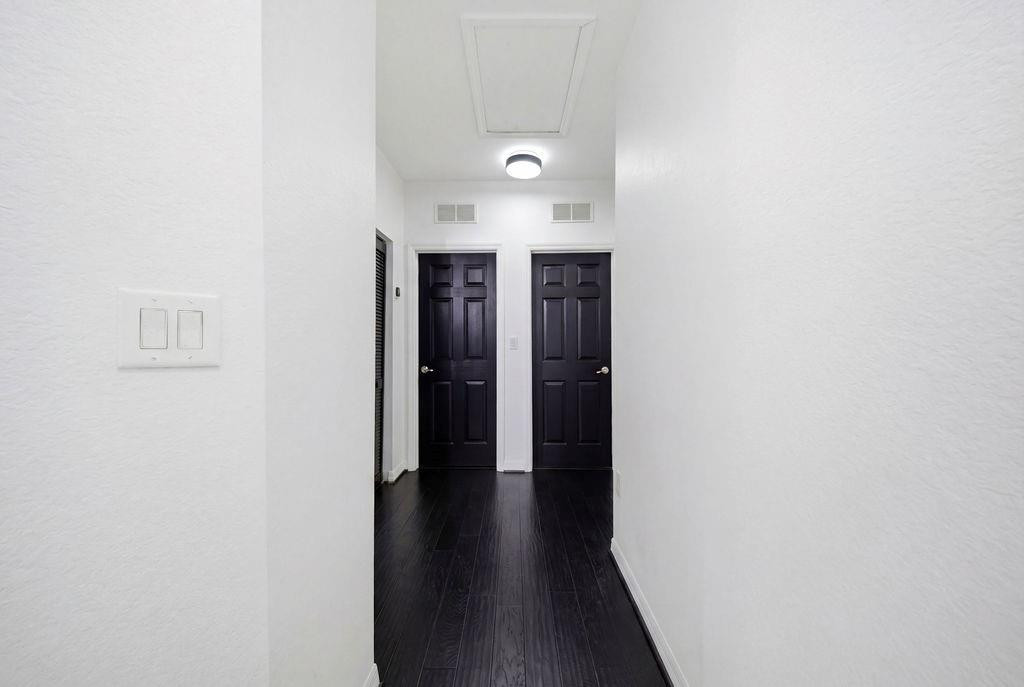 Escada 174-84 B - Residential Lease