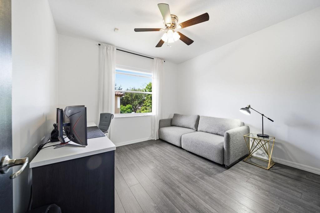 Escada 174-84 B - Residential Lease