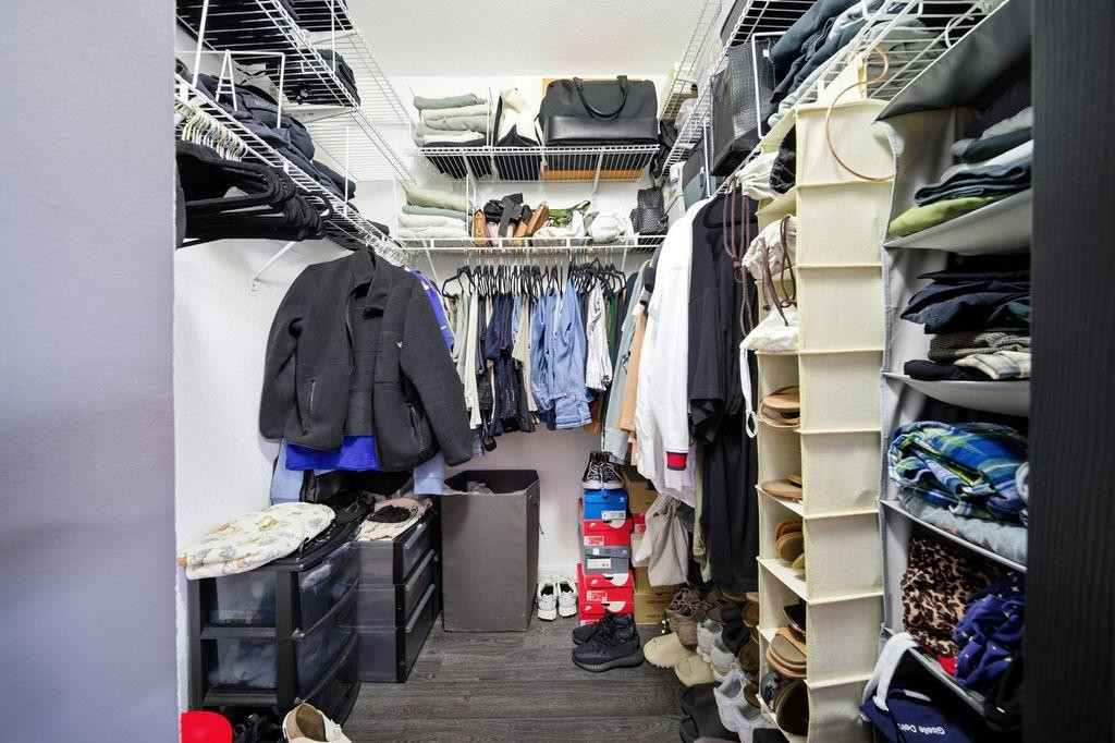 Escada 174-84 B - Residential Lease