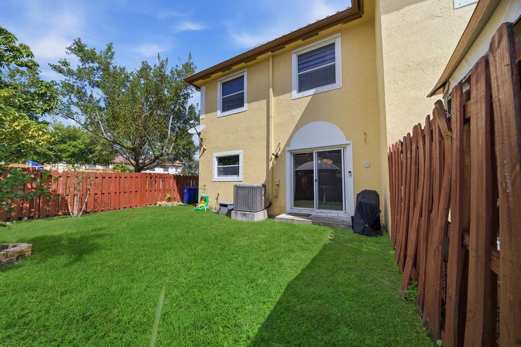 Escada 174-84 B - Residential Lease