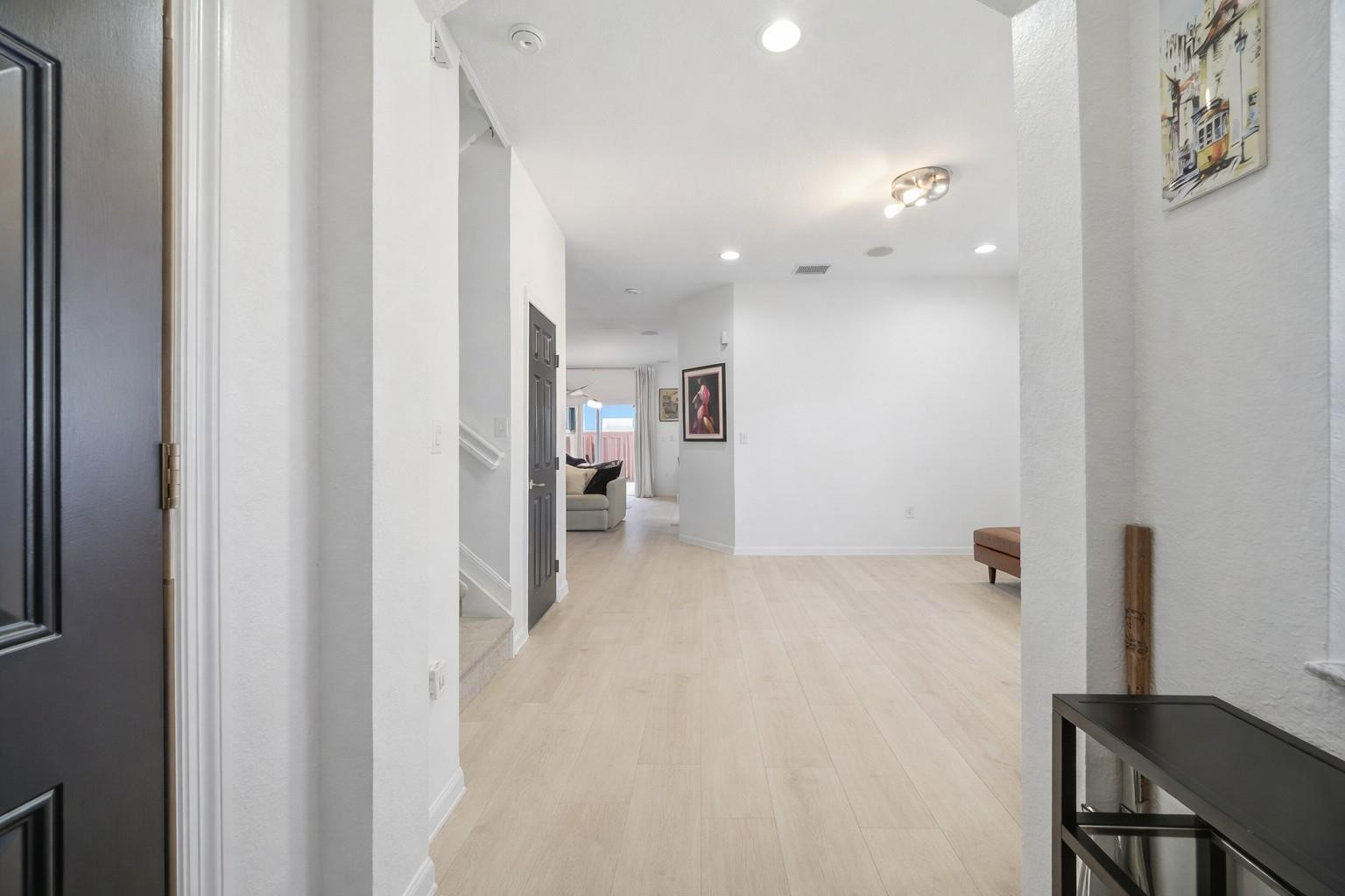 Escada 174-84 B - Residential Lease