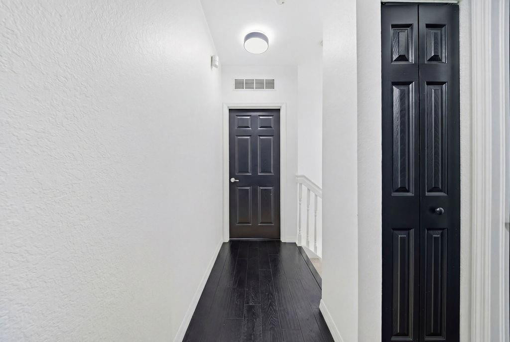 Escada 174-84 B - Residential Lease