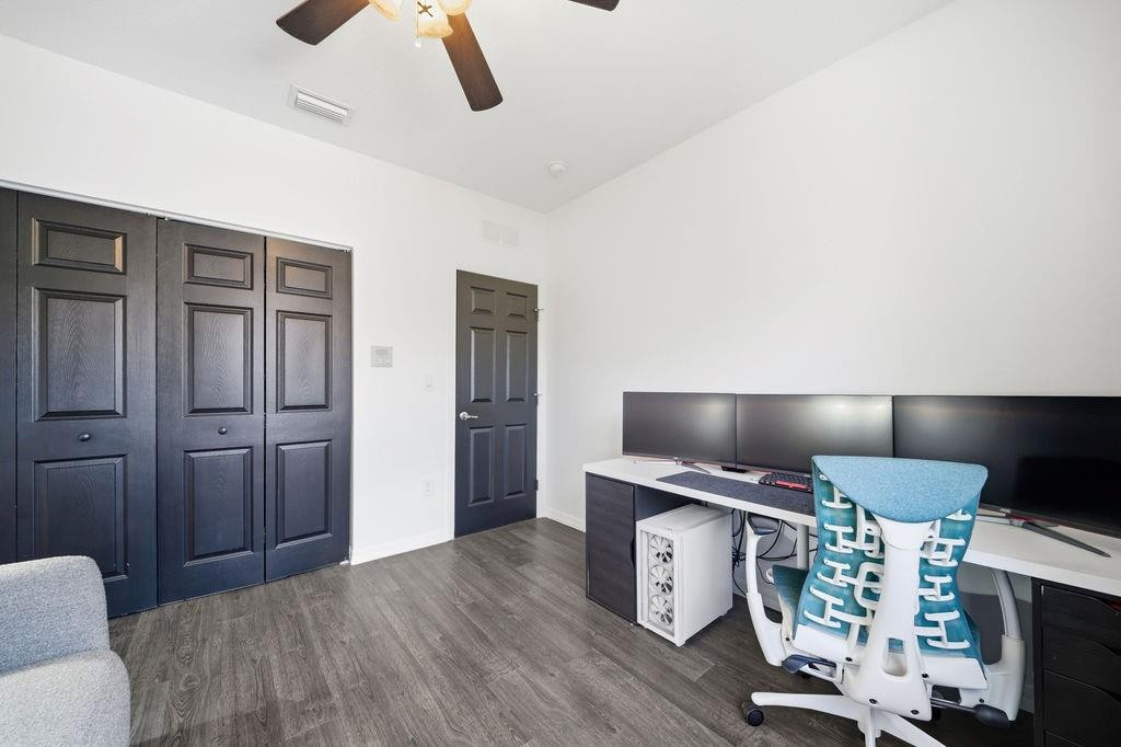 Escada 174-84 B - Residential Lease