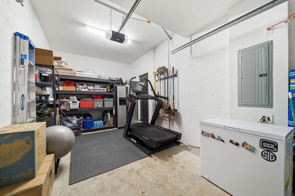 Escada 174-84 B - Residential Lease