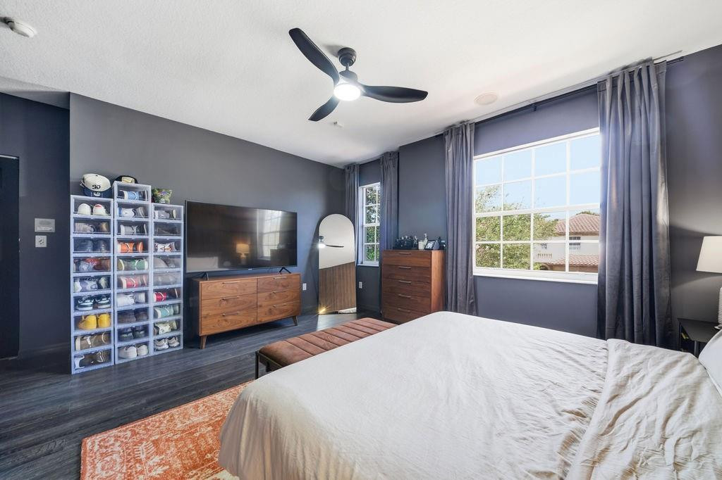 Escada 174-84 B - Residential Lease