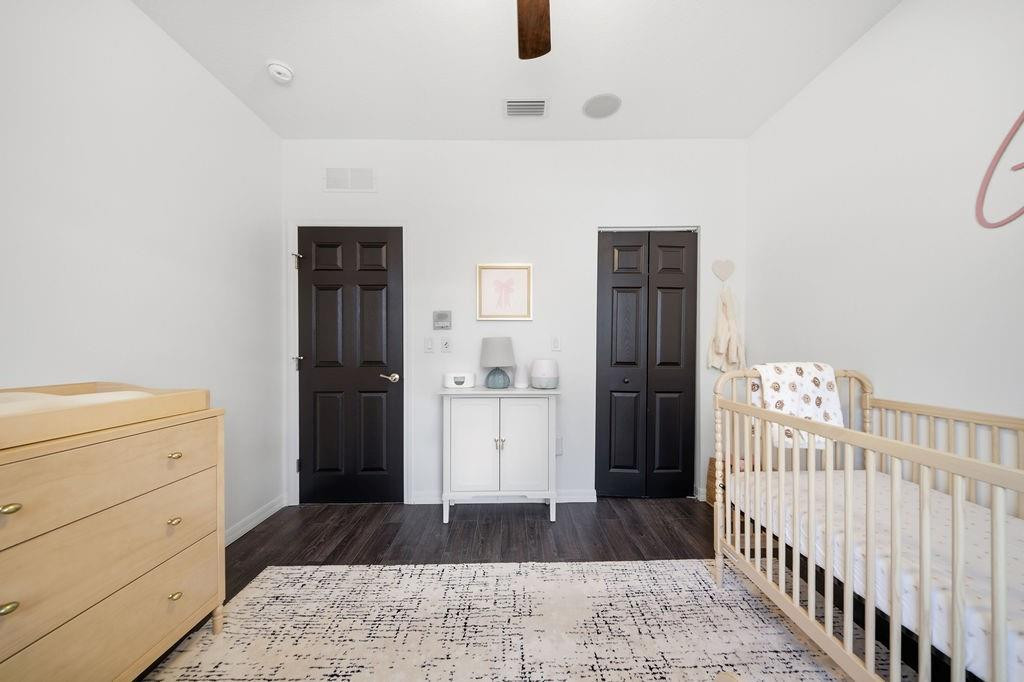 Escada 174-84 B - Residential Lease