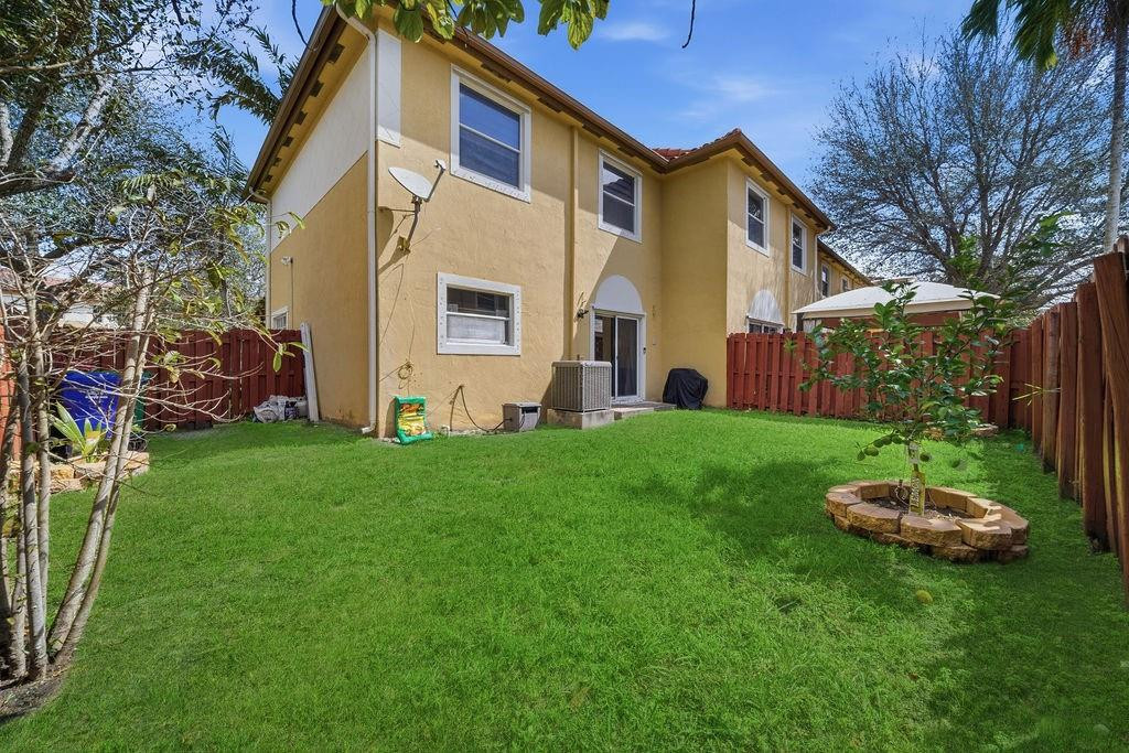 Escada 174-84 B - Residential Lease