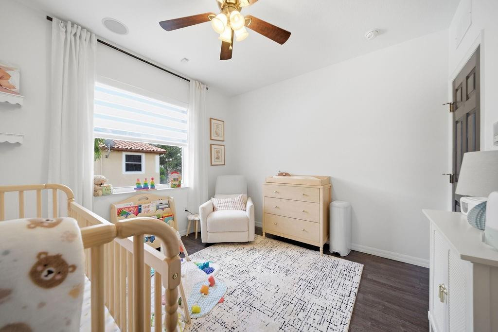 Escada 174-84 B - Residential Lease