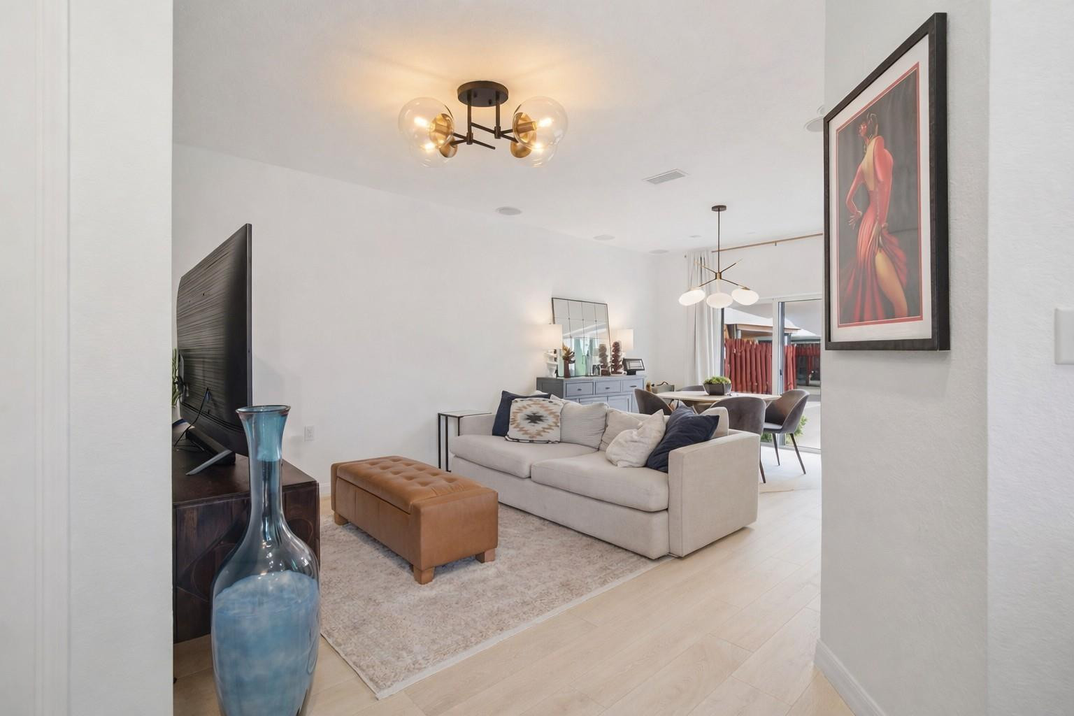 Escada 174-84 B - Residential Lease