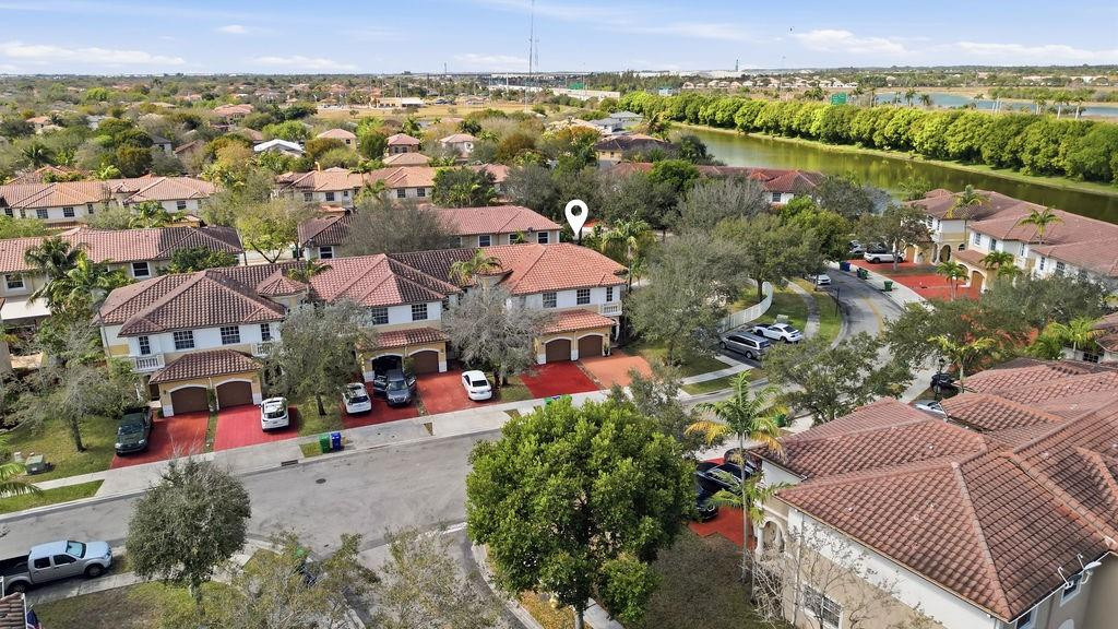 Escada 174-84 B - Residential Lease