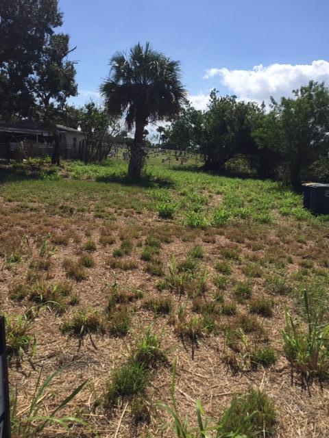 Nice quiet lot within very close proximity to US Hwy 1 and Hutchinson Island.