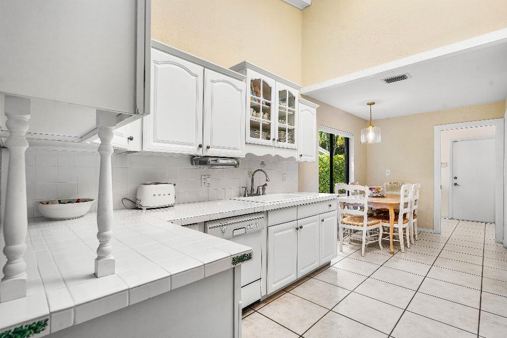 7351 Estrella Ct