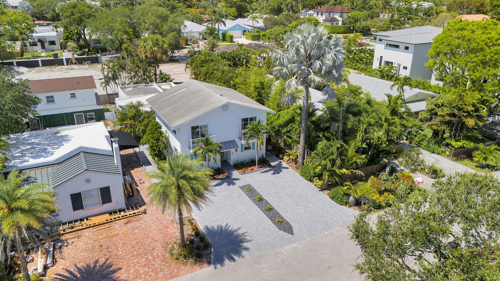 218 NE 10th Street