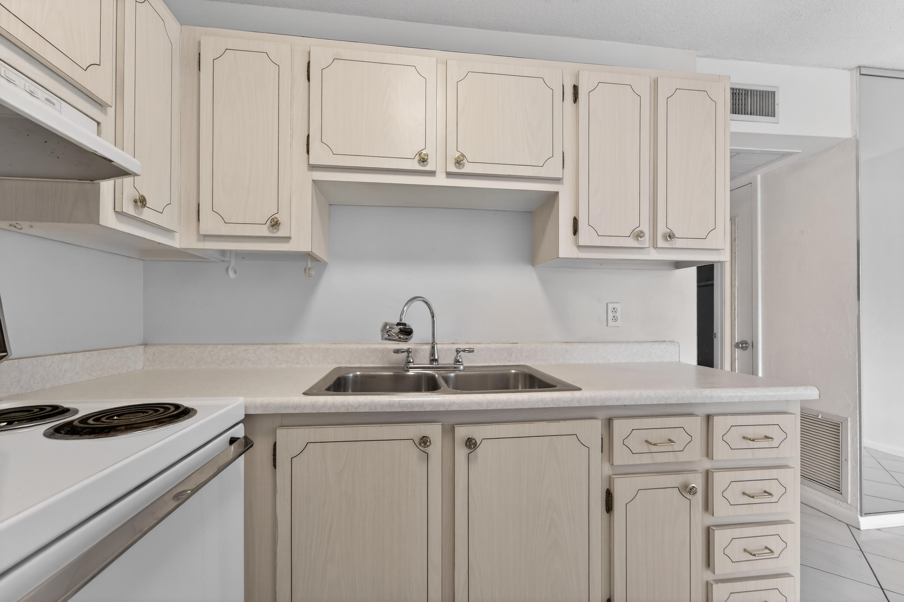 HOVIANNA APTS CONDO - Residential