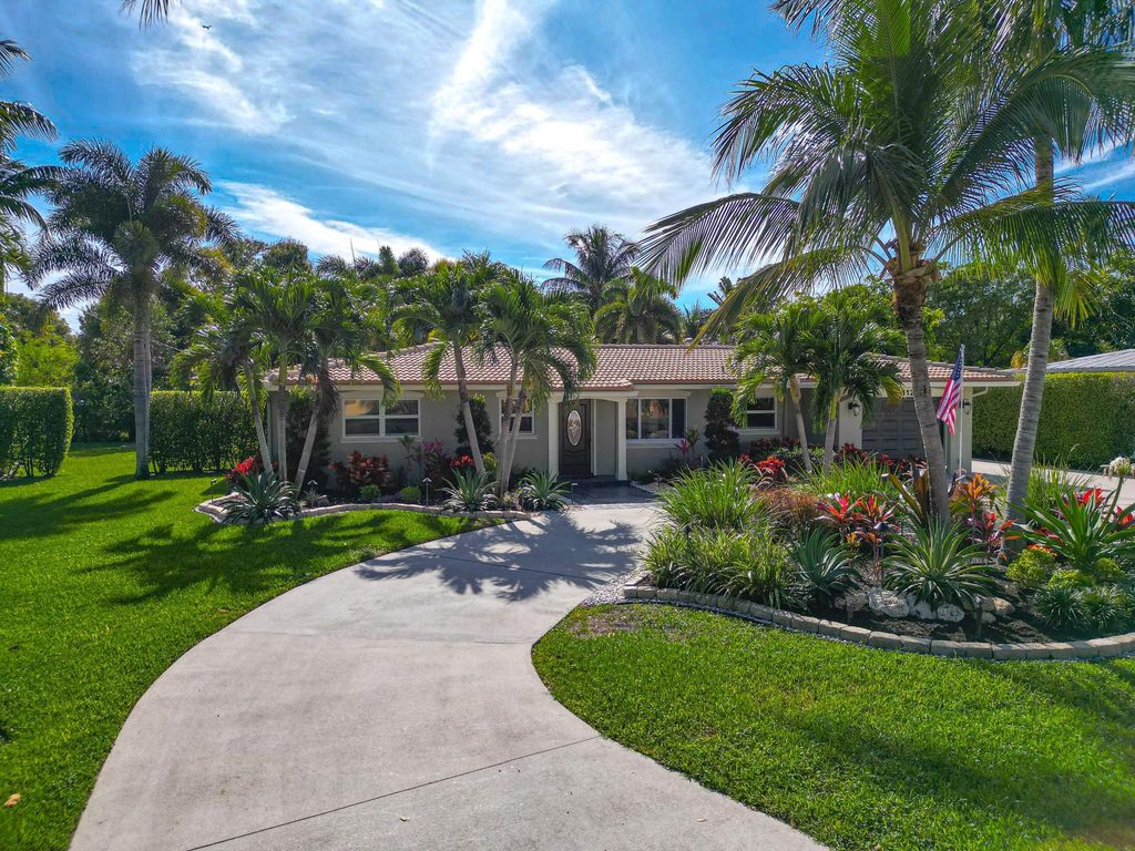 Photo of 112 SW 24th Avenue, Boynton Beach, FL 33435 (MLS # F10480350)