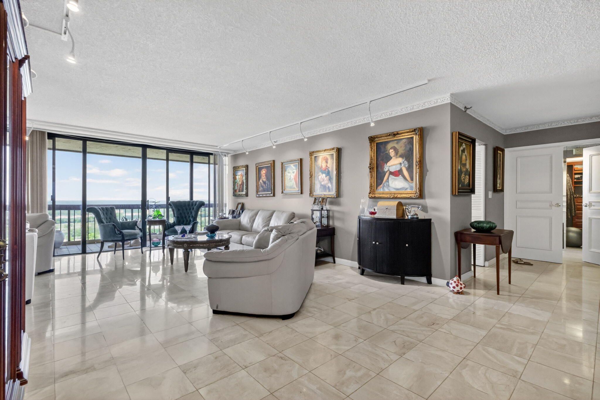 1900 Consulate Place 1705