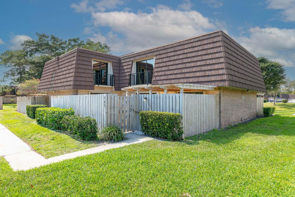 Photo of 707 7th Lane, Palm Beach Gardens, FL 33418 (MLS # R10869274)