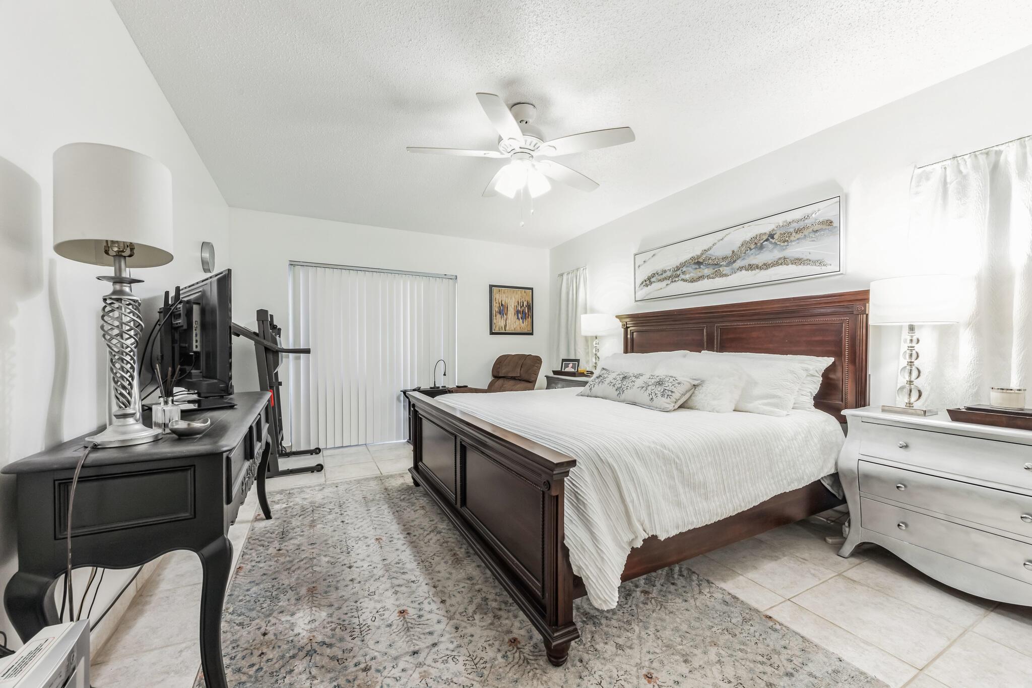 7 Greenway Village 102 N 102