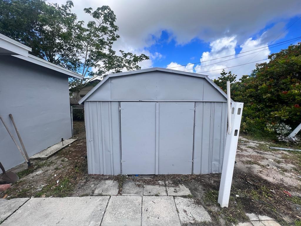 ROLLING GREEN RIDGE 1ST ADD - Residential Lease