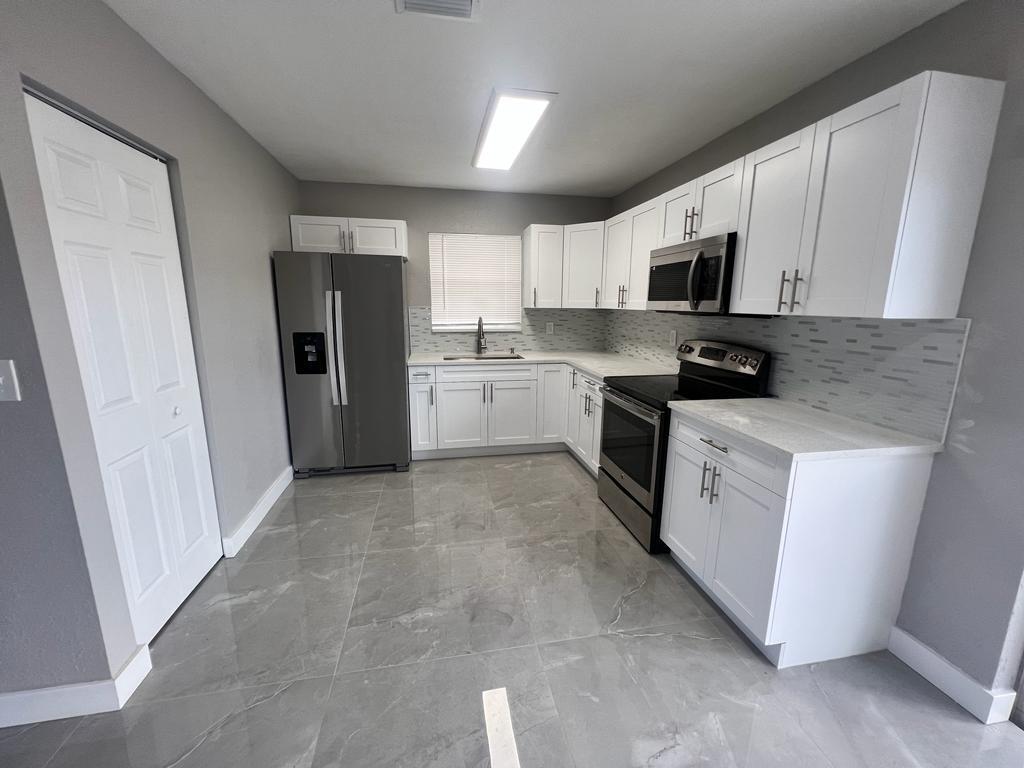 ROLLING GREEN RIDGE 1ST ADD - Residential Lease
