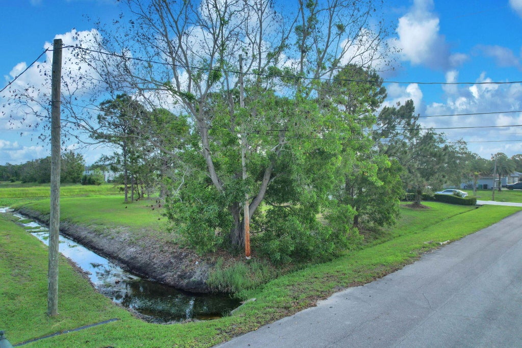 Photo of 5464 NW Boydga Avenue, Port Saint Lucie, FL 34986 (MLS # B26056578)