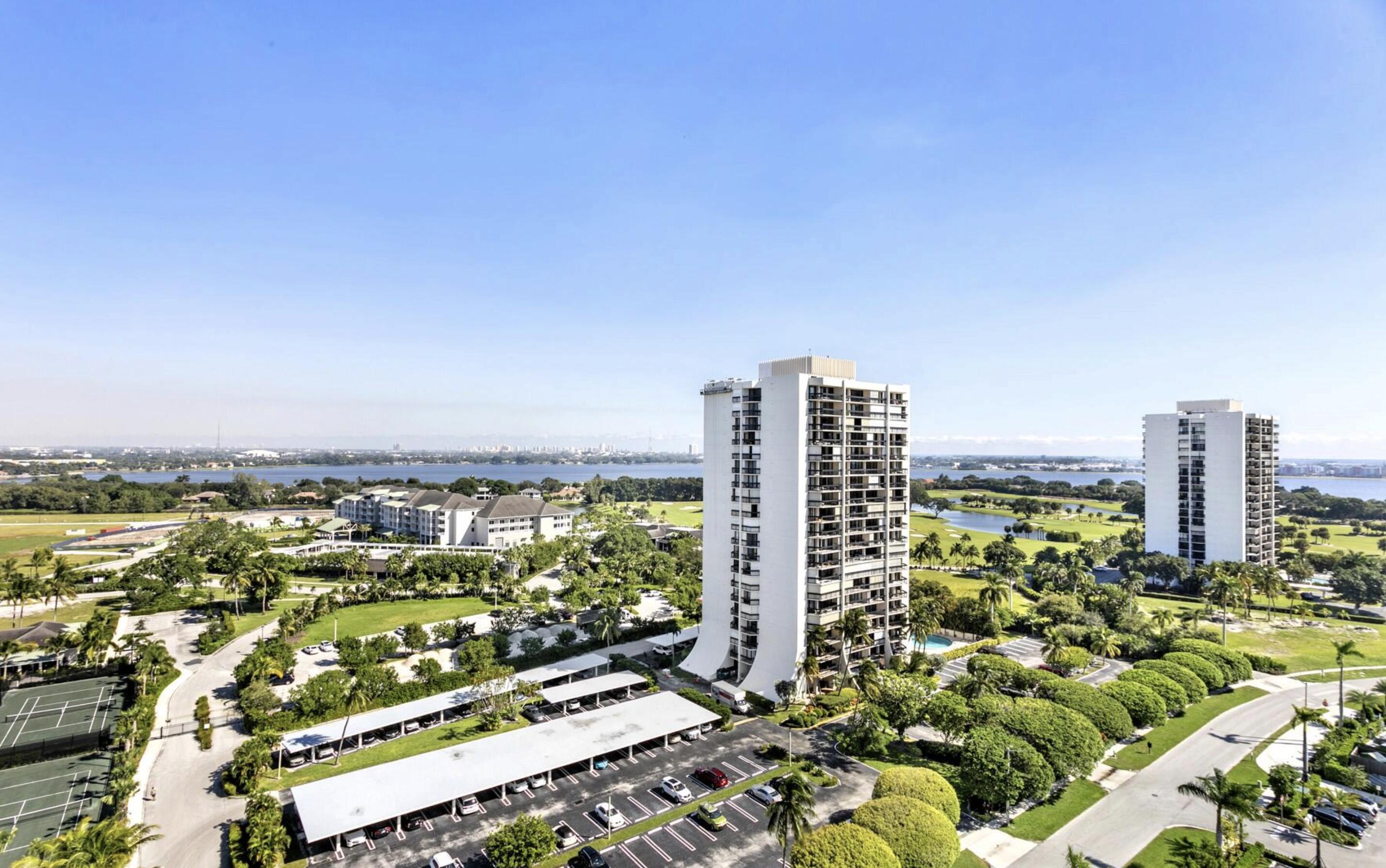 2425 Presidential Way Way 1703