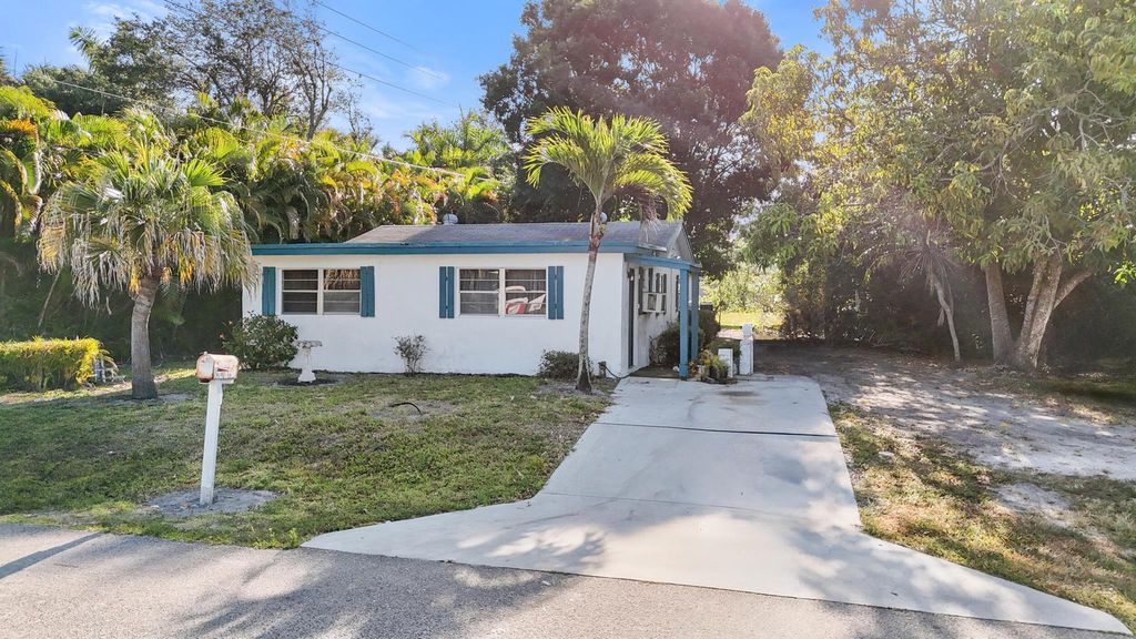 Photo of 17746 Yancy Avenue, Jupiter, FL 33458 (MLS # R10981894)
