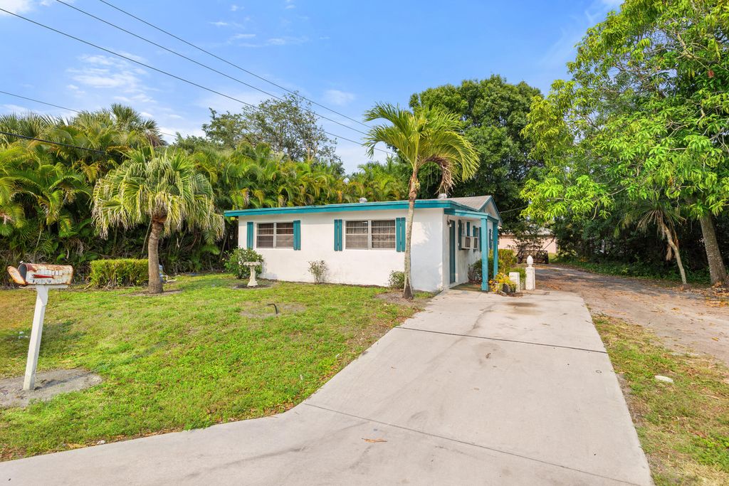 Photo of 17746 Yancy Avenue, Jupiter, FL 33458 (MLS # R10981894)