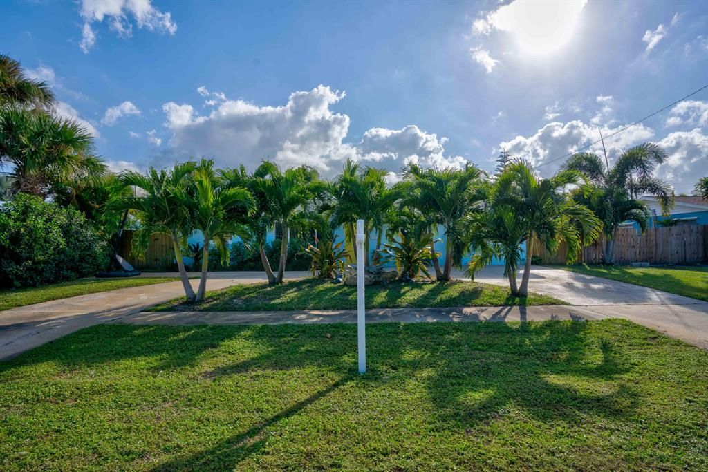 Photo of 961 Laurel Road, North Palm Beach, FL 33408 (MLS # R10775515)
