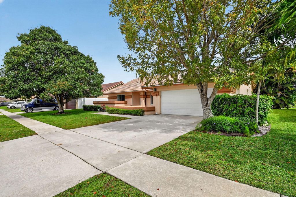 Photo of 9501 Majestic Way, Boynton Beach, FL 33437 (MLS # B26014219)