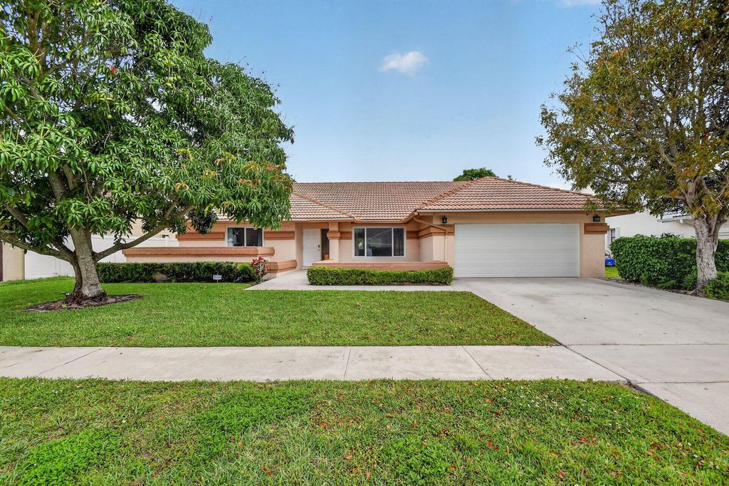 Photo of 9501 Majestic Way, Boynton Beach, FL 33437 (MLS # B26014219)
