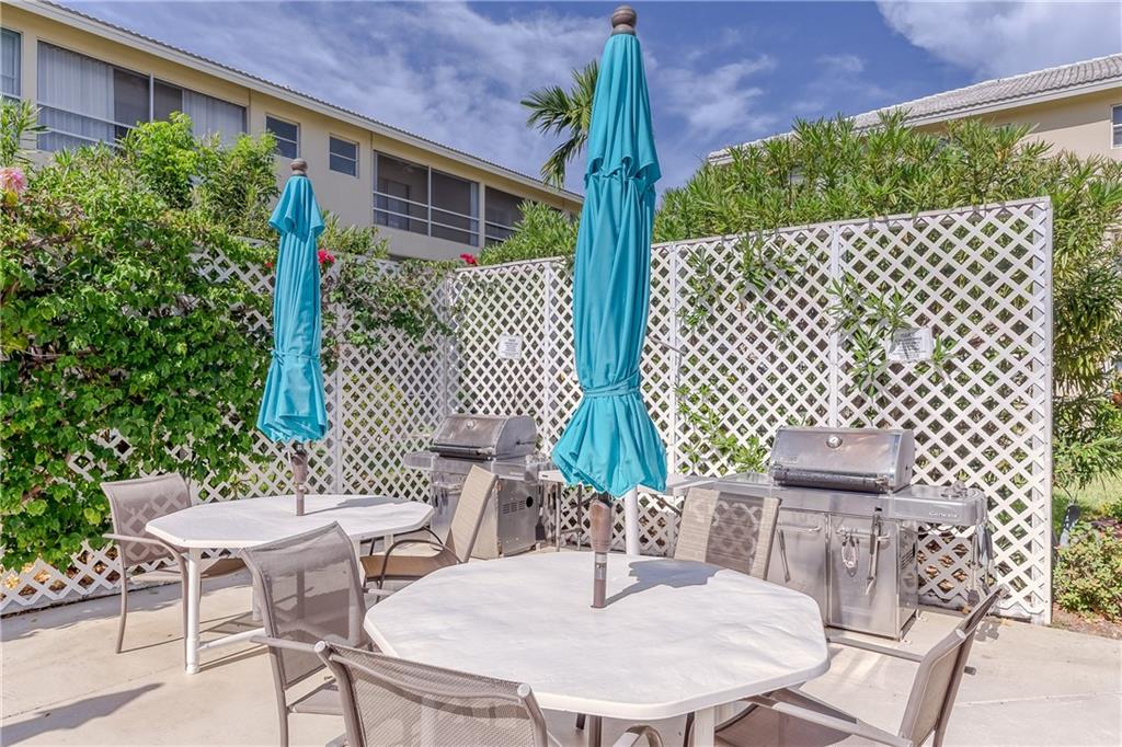 LIGHTHOUSE POINT GARDENS - Residential