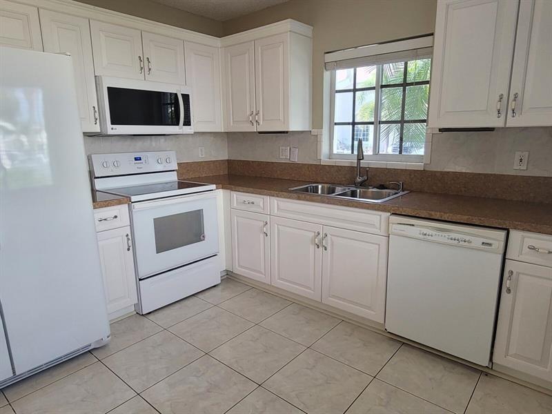 Olympia & York Residentia - Residential Lease