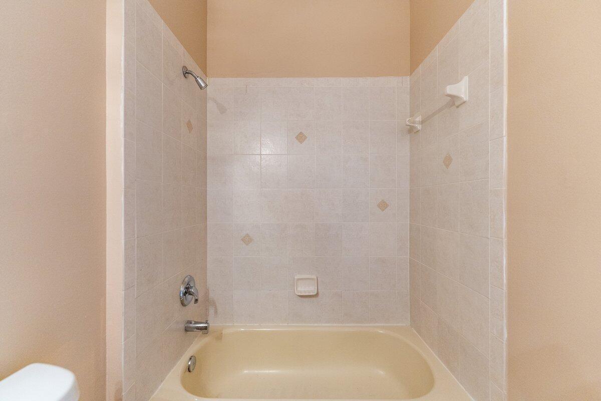 LAKEFOREST AT ST LUCIE WE - Residential Lease