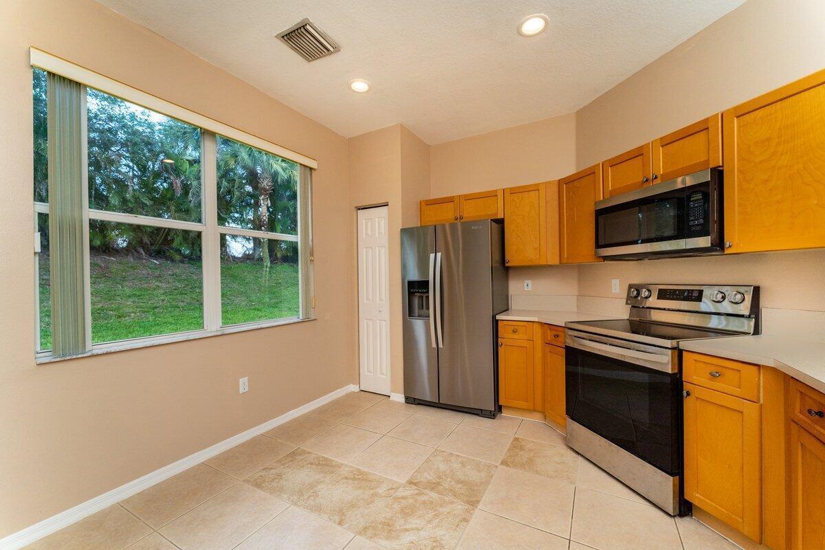LAKEFOREST AT ST LUCIE WE - Residential Lease