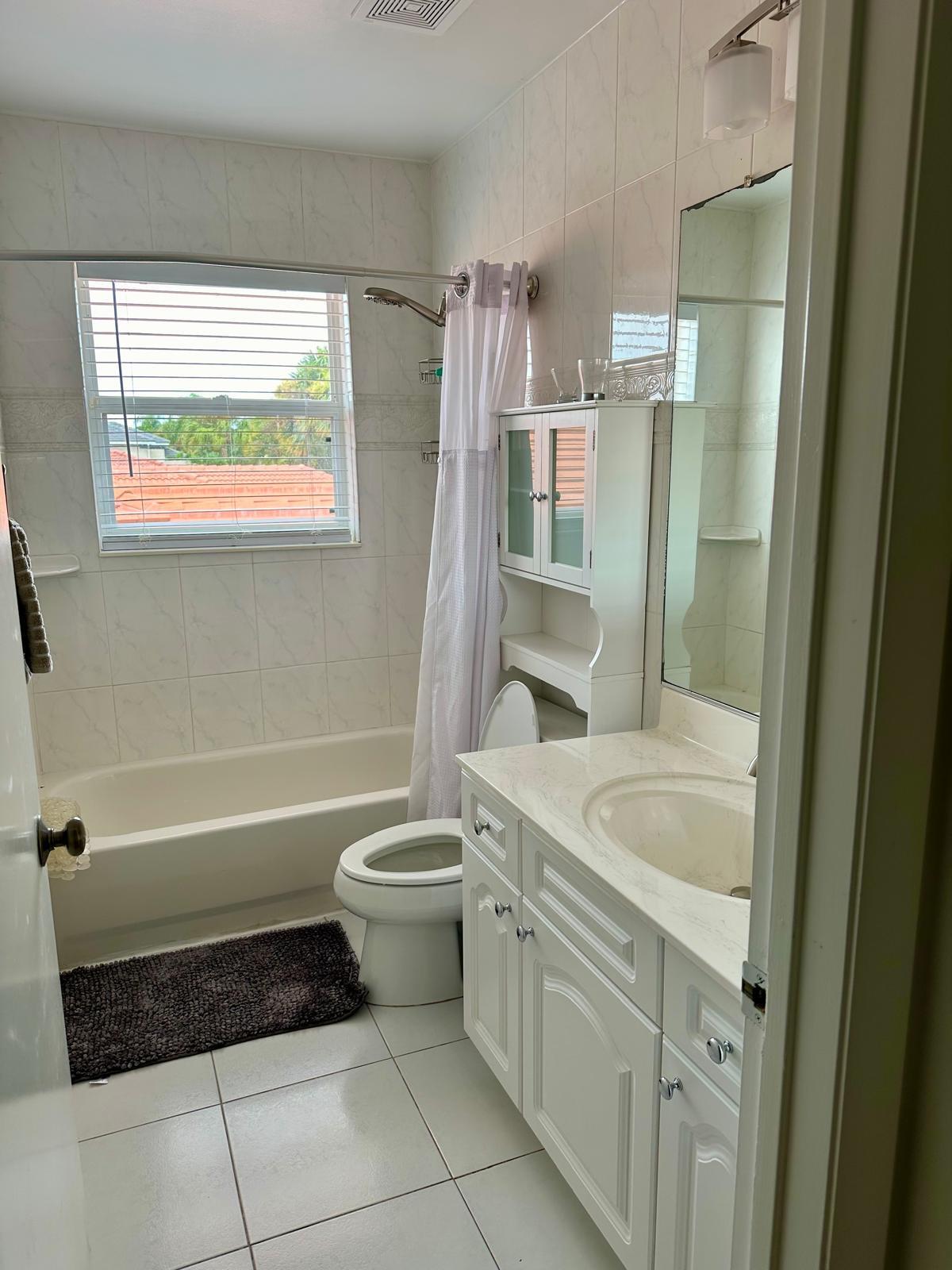 LAKEFIELD OF THE LANDINGS - Residential Lease