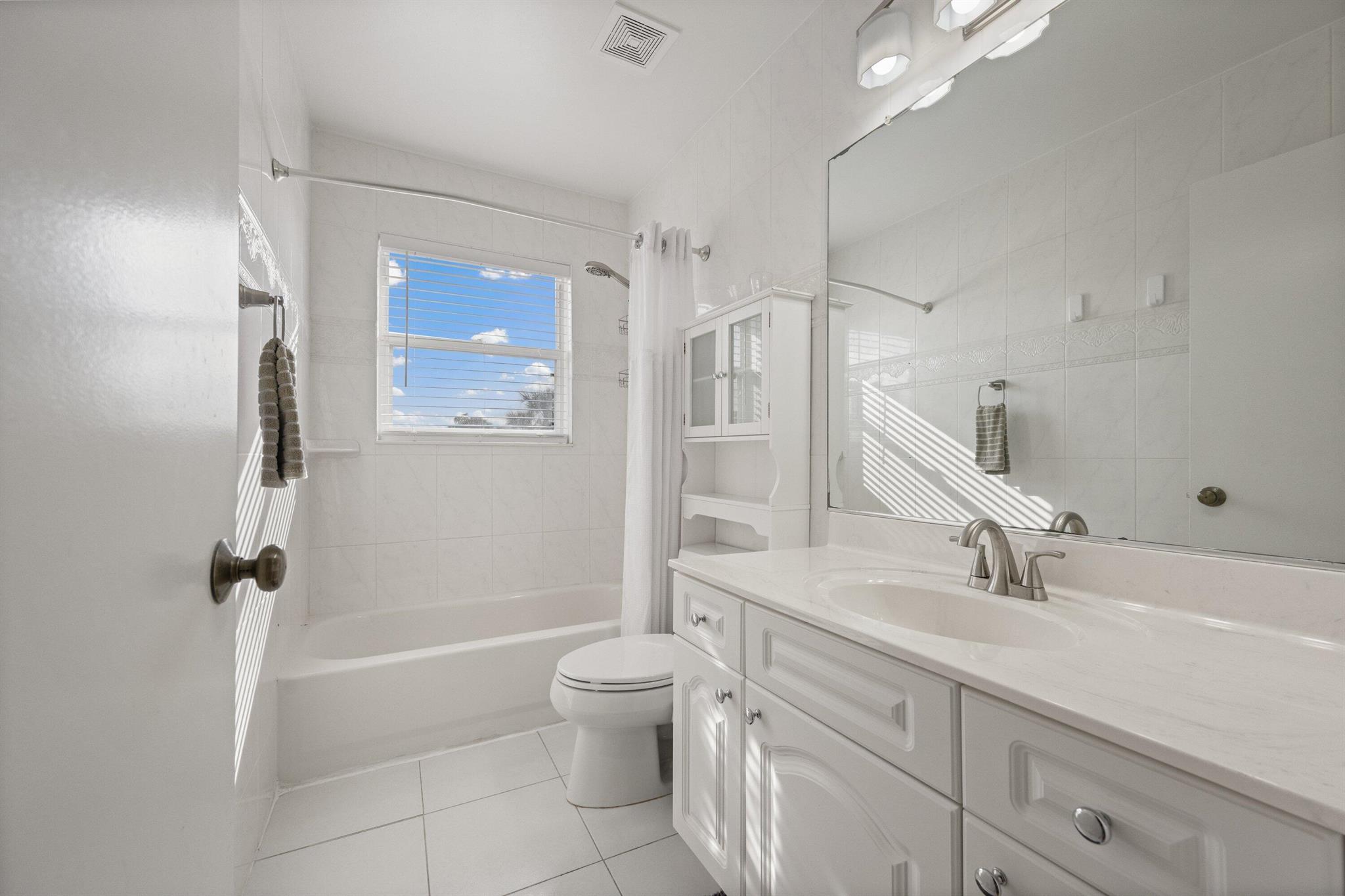 LAKEFIELD OF THE LANDINGS - Residential Lease