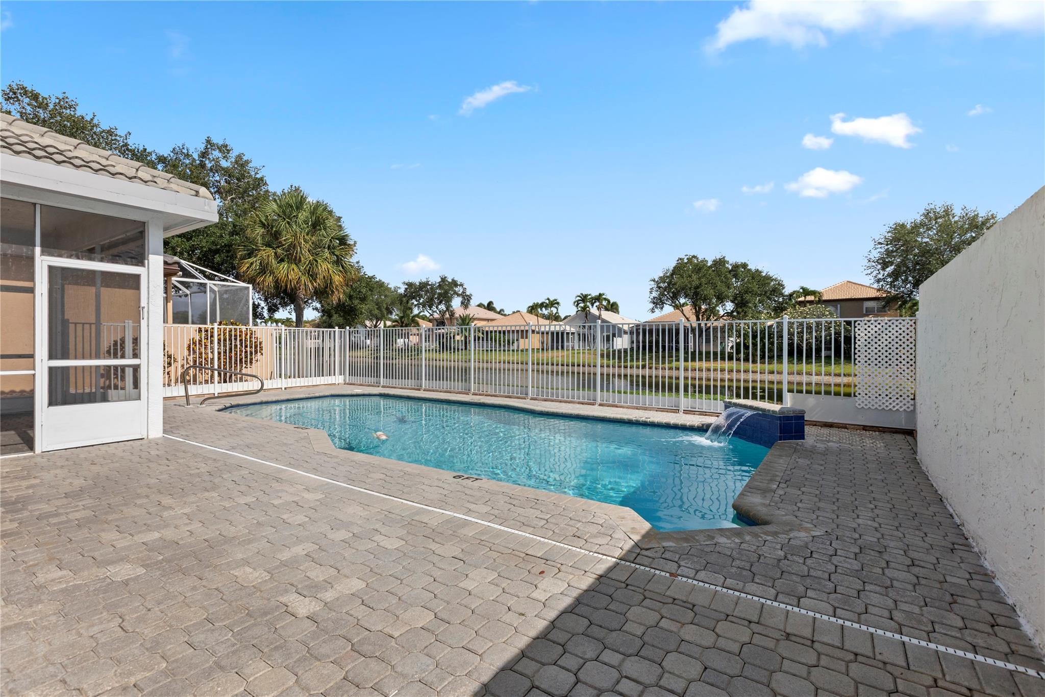 13634 Glosgow Ln