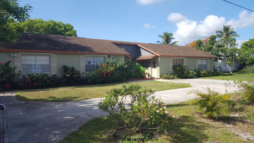 Very well maintained three bedroom two bath Duplex , ten minutes from the beach and downtown Stuart!!  Property will be partially furnished when sold ! Large back yard with plenty of privacy. Perfect way to add extra income as tenants in place !! Call to schedule your showing!!