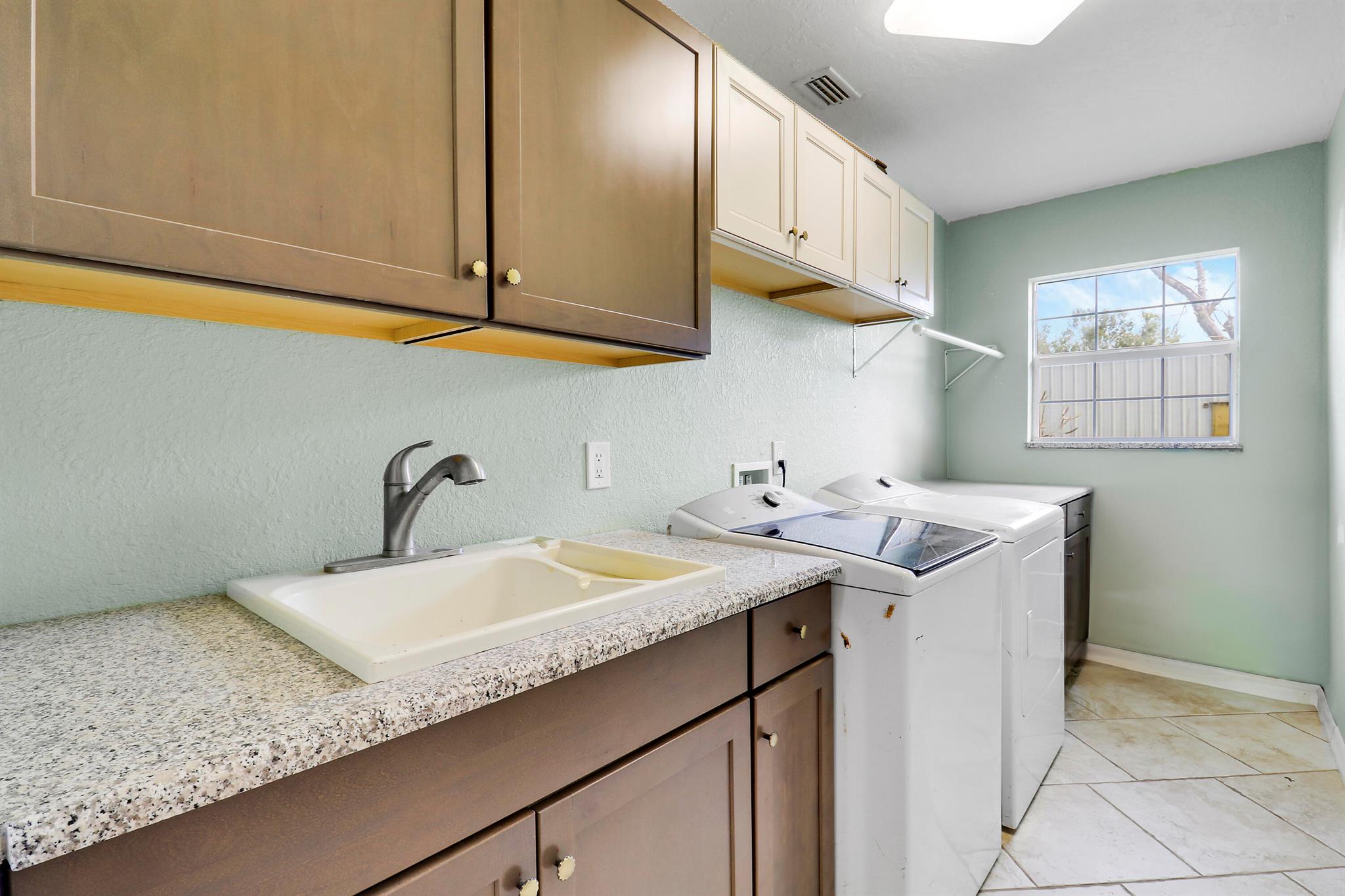 NORTHLAKE - Residential