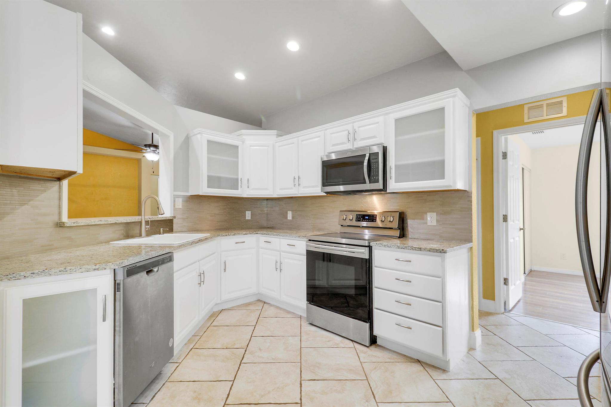 NORTHLAKE - Residential