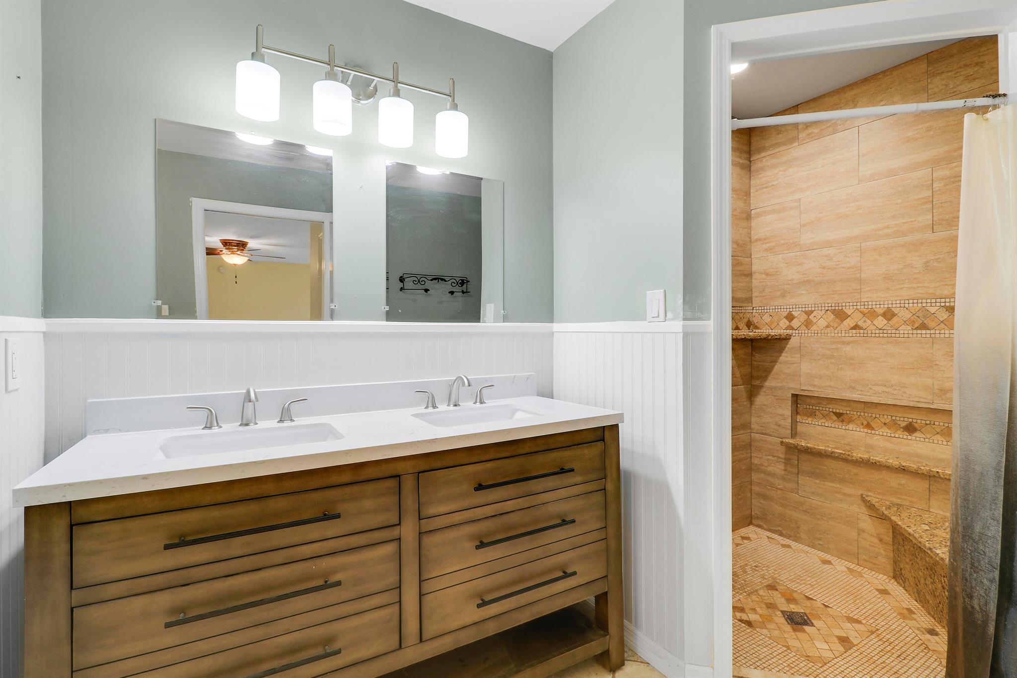 NORTHLAKE - Residential