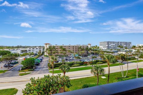 A home in South Palm Beach