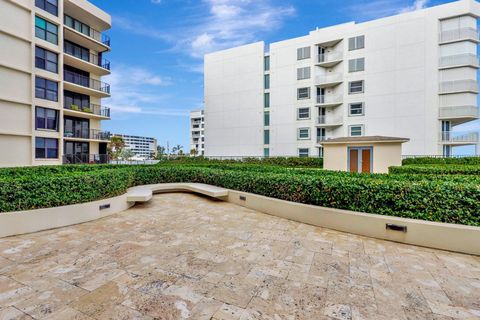 A home in South Palm Beach