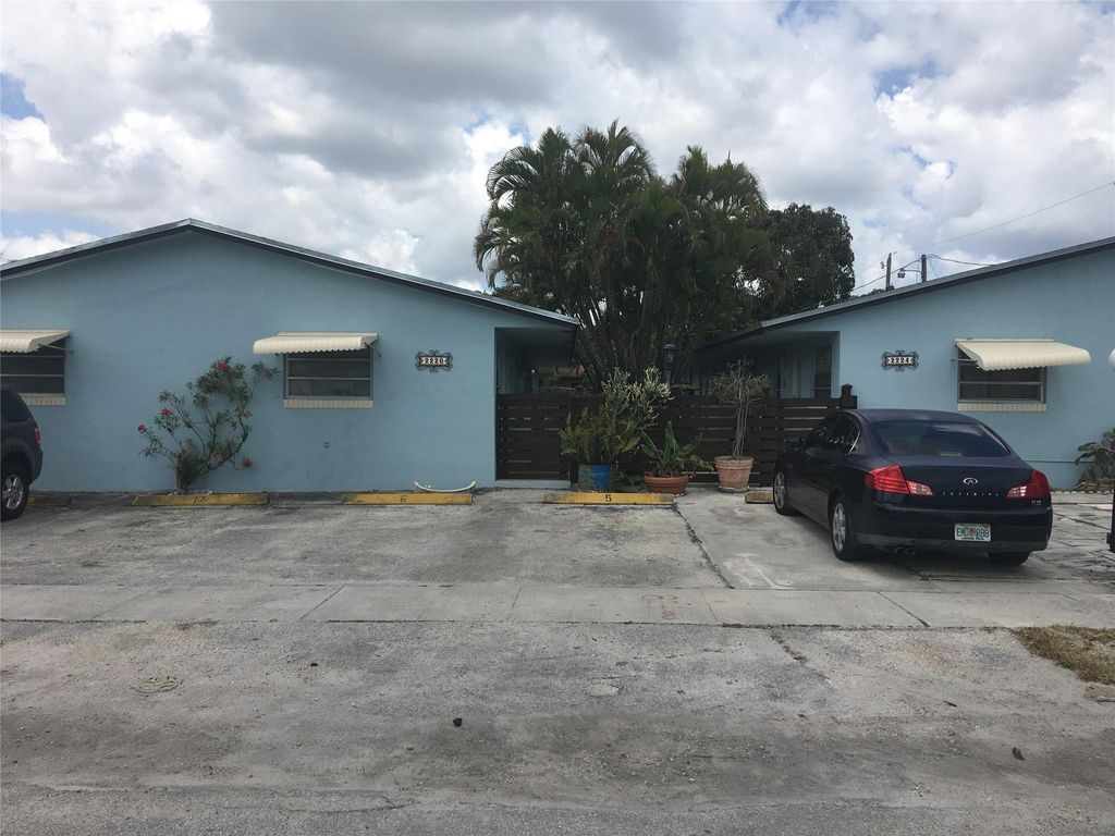 Photo of 2220 N 19th Avenue #7, Hollywood, FL 33020 (MLS # F10550245)